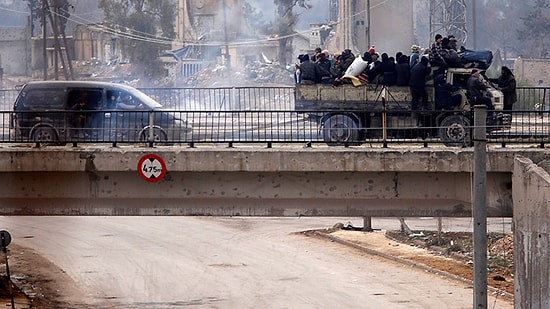 Halep'te Patlamalar Duyuldu, Tahliyeler Askıda