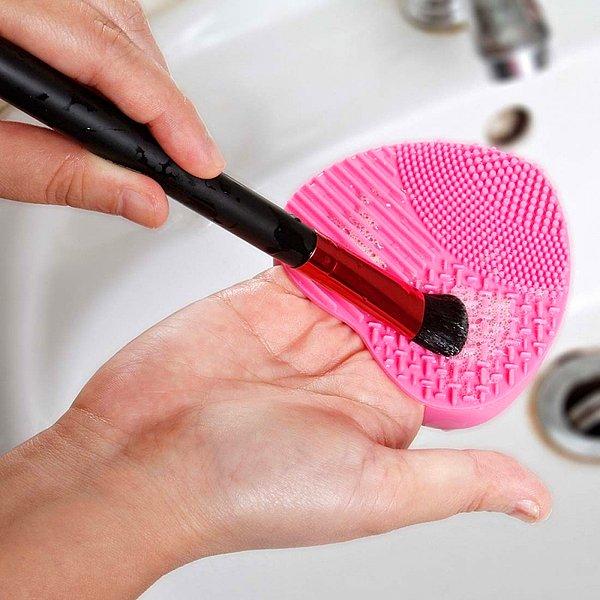 6. Makyaj fırçalarımı nasıl temizlerim?