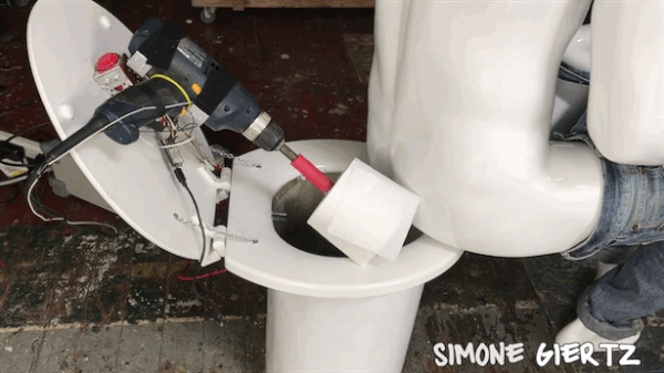 Simone Giertz'den Güneş Görmeyen Yerlerinizi Temizleyen Robot