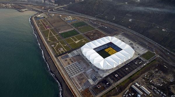 Deniz yüzeyine dolgu yapılarak inşa edilen Türkiye'deki ilk stadyum