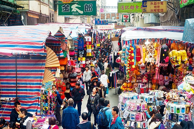 10. Geleneksel ürünler arayanlara: The Temple Street Night Market, Hong Kong