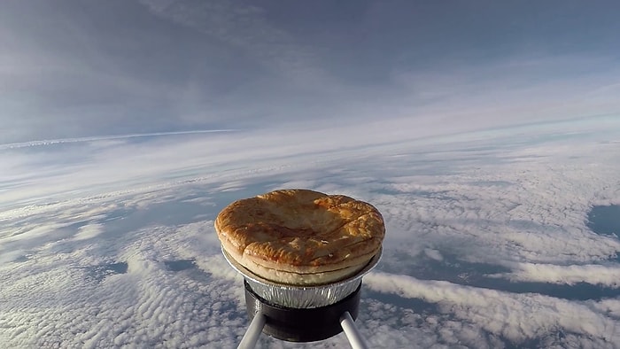 Misafirperverliğin En Güzeli: Uzaya Turta Gönderildi