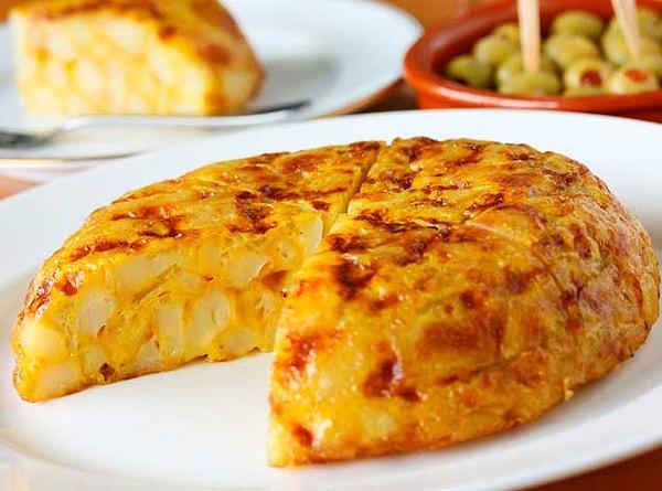 7. İspanyolların gününü aydınlatan, sabah kahvaltılarının vazgeçilmezi : Tortilla de Patatas