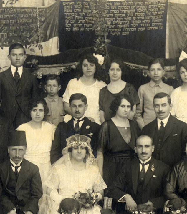 Suriye bugünlerde dini aşırılık ile biliniyor. Peki 1960larda Suriye'de bir Yahudi düğününde çekilen bu fotoğraf hakkında ne düşünüyorsunuz?