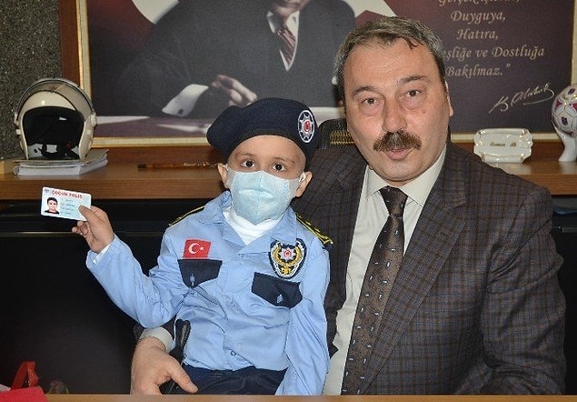 Ziya Yusuf Can henüz 5 yaşında. Bir gün aniden yükselen ateşi ve halsizliği sebebiyle ailesi onu koşarak hastaneye götürüyor.