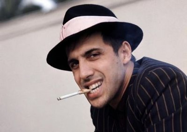 2. "Не ищите идеального человека. Сегодня я дома" Адриано Челентано