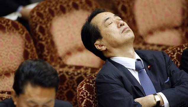Örneğin Japonya'da eskiden insanlar geç yattıkları için azarlanır ama öte yandan âlimler ve samuraylar uykularından feda edip çalıştıkları için övülürlermiş.