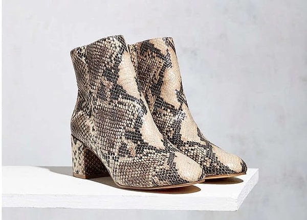 3. А эта пара из змеиной кожи отлично подойдет к базовым черным джинсам