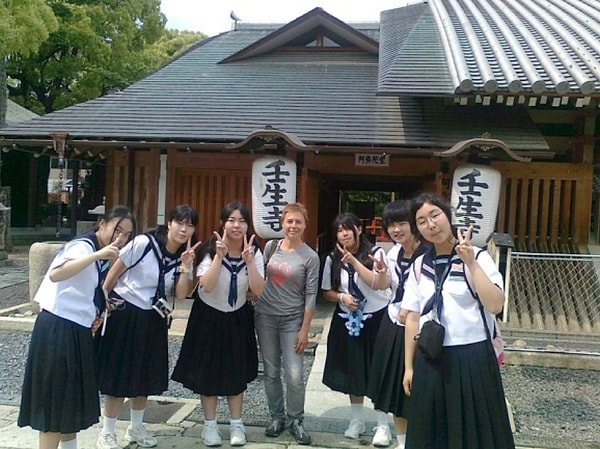 8. В обязательную школьную программу входят уроки самообороны