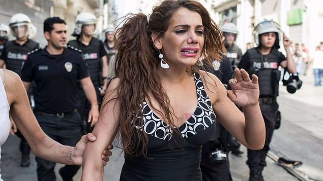 12. 14 Ağustos tarihinde Hande Kader yakılarak öldürüldü...