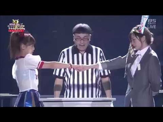 Финал чемпионата Мира по "Камень. Ножницы. Бумага".