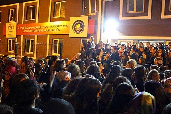 16. 10 Ekim tarihinde Nesibe Hatun Kız Öğrenci Yurdu öğrencileri kaçırılan arkadaşları için ortalığı birbirine kattılar!