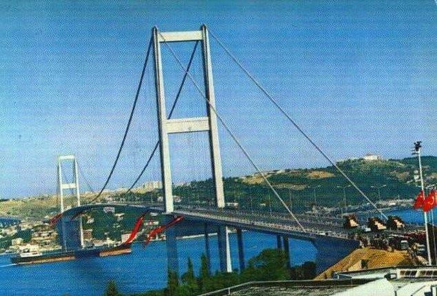 11. İstanbul Boğazı üzerine yapılan ilk köprü olduğu için Birinci Köprü olarak da adlandırılıyor.