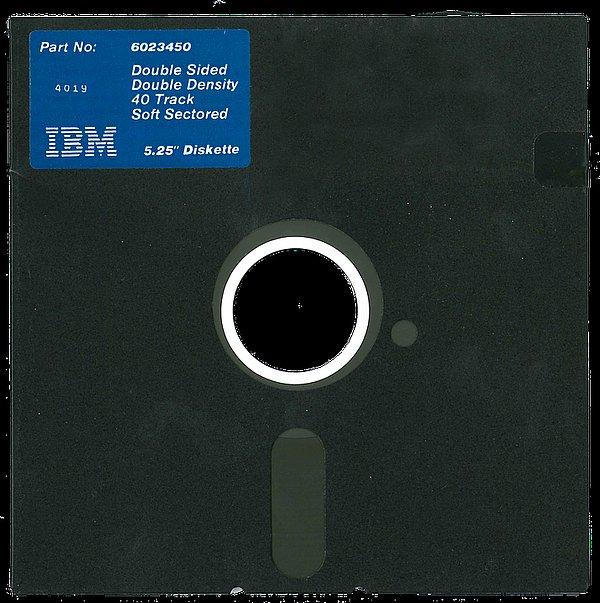 2. Bu kompüterler için 8 inç boyutundaki  IBM disketler üretildi.