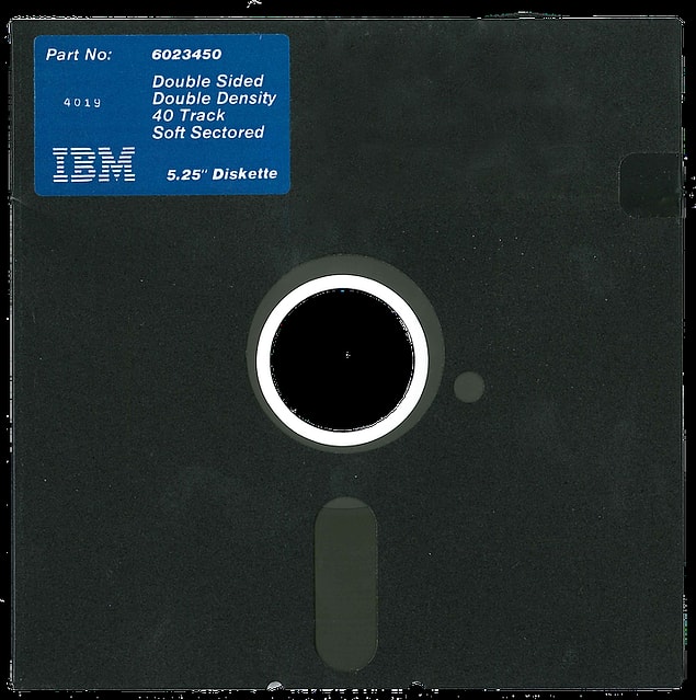 2. Bu kompüterler için 8 inç boyutundaki IBM disketler üretildi.