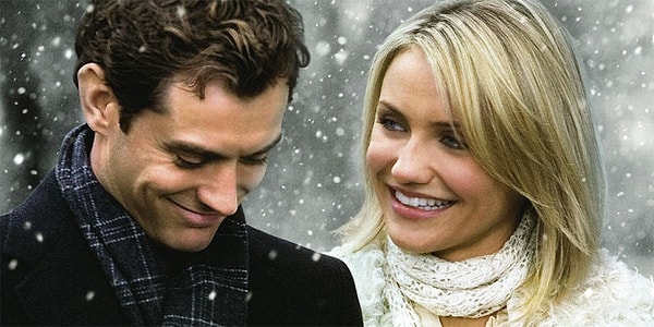 9. Съемочная команда не думала, что во время съемок в Суррее пойдет снег, поэтому взяли с собой специальные машины с искусственным снегом. Однако погода сжалилась, и настоящий снег шел целых три дня!