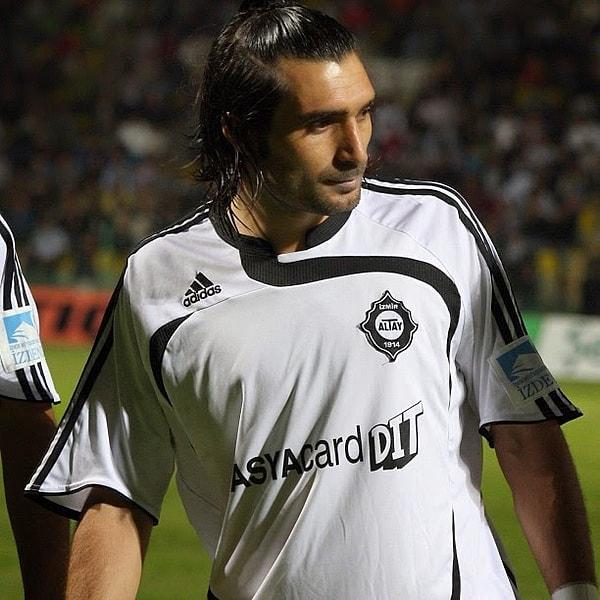 2007'de İzmir'in Karşıyaka kulübüne transfer oldu. 1 sezon sonra da bir başka İzmir kulübü Altay'a.
