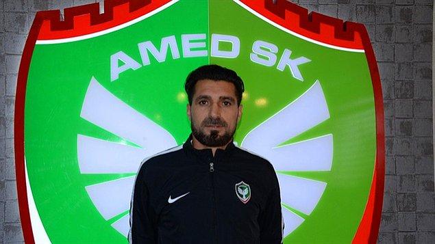 Şehmus Özer sırasıyla Şanlıurfaspor, Karşıyaka, Altay takımlarına transfer olduktan sonra 2014'te 2. Lig ekibi Amed Sportif'in yolunu tuttu.