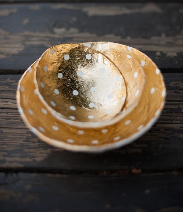 7. Золотистый набор посуды