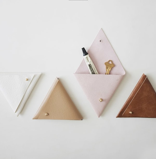 20. Самодельные кожаные мешочки для тех, кто все время что-нибудь теряет