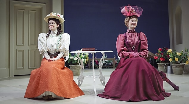 2. 'Earnest Olmanın Önemi' (Importance of Being Earnest) isimli tiyatro oyununu kaleme alan yazar kimdir?