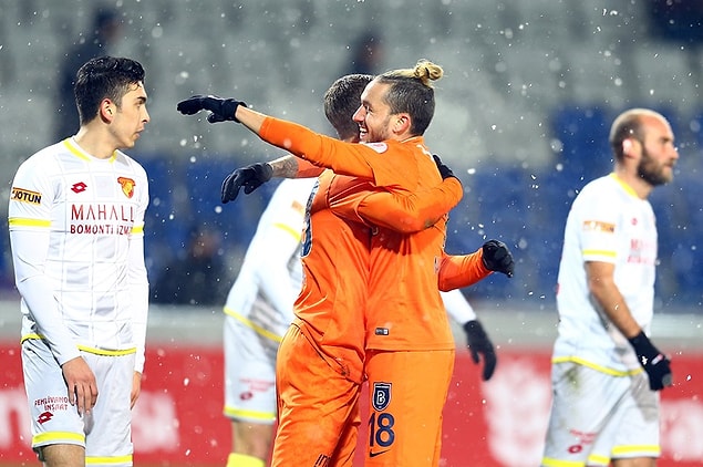 Ziraat Türkiye Kupası F Grubu 3. hafta maçında Başakşehir, Göztepe'yi 6-2 gibi farklı bir skorla mağlup etti.