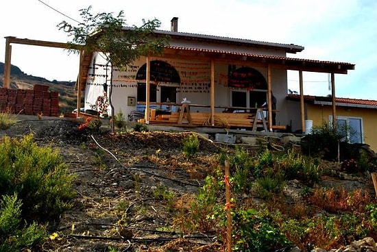 Eşit ve Ekolojik Yaşamıyla Yüreğinize Bahar Esintileri Getirecek İzmir Gağgı Çiftliği!