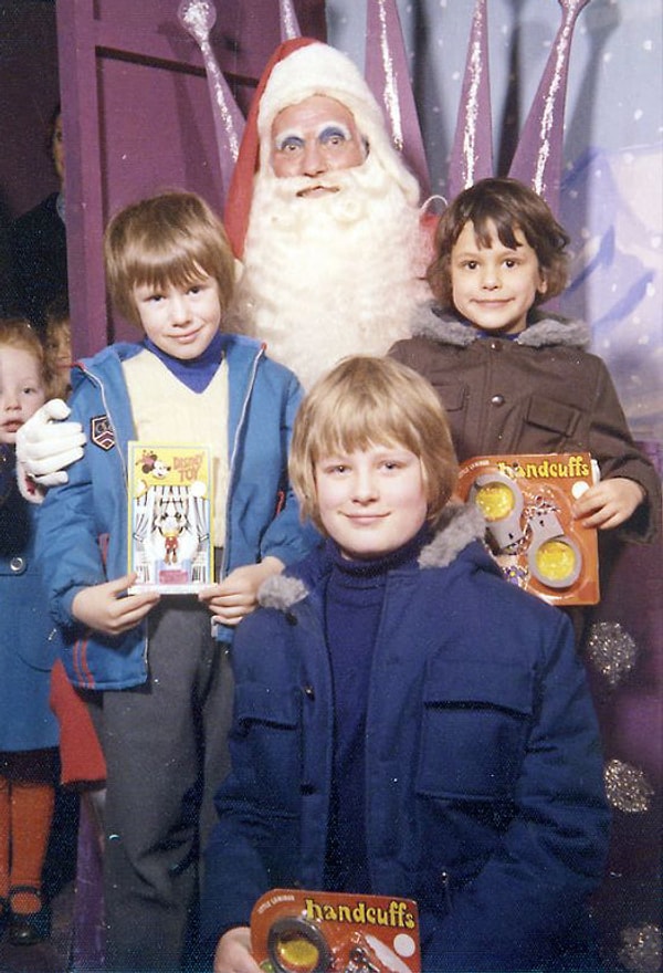 14. И почему этот протиииивный Санта накрасился голубыми тенями