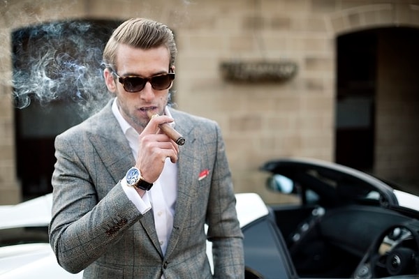 10. "Конечно, в экономике сейчас кризис, но у богачей деньги по-прежнему не переводятся. Как ни странно"