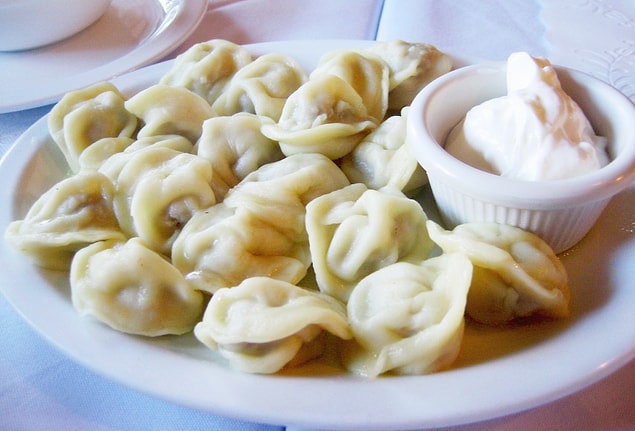 2. Hem tatlı hem tuzlu çeşitleri ile Rus mantısı: Pelmeni!