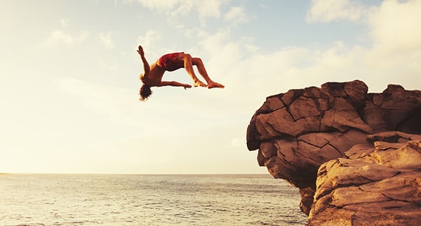 3. "Я хотел бы одарять и наделять до тех пор, пока мудрые среди людей не стали опять радоваться безумству своему, а бедные — богатству своему"