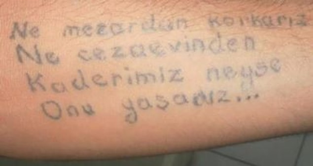 9. Bu dövme de tüm kader kurbanlarına gitsin.