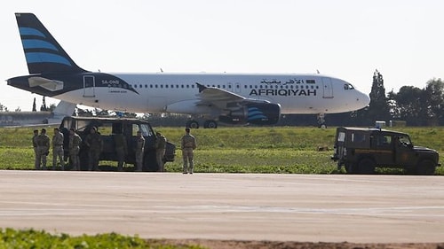 Libya Uçağını Kaçıran Hava Korsanları Teslim Oldu