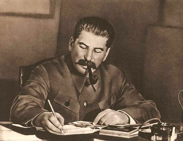 Josef Stalin, 1.63 boyundaydı.