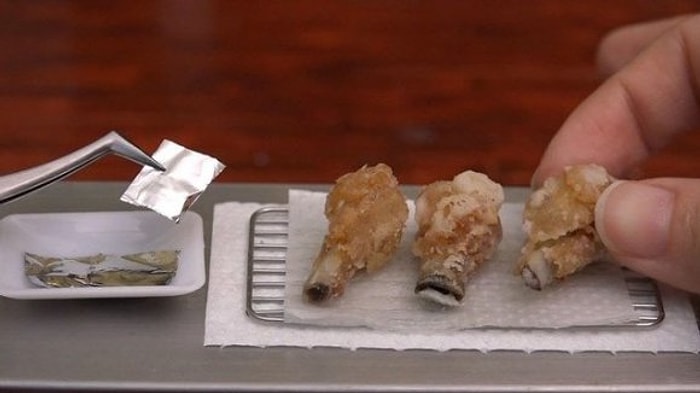 Mini Malzemelerle Yılbaşı Tavuğu Yapan Yetenekli Aşçı