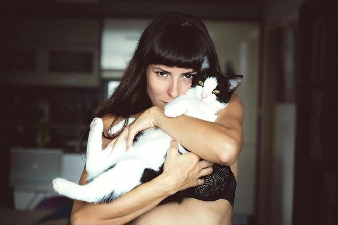 Araştırmalara Göre BDSM Fantezilere Herkesten Daha Düşkün Birileri Olabilir: Kedi Sahipleri!