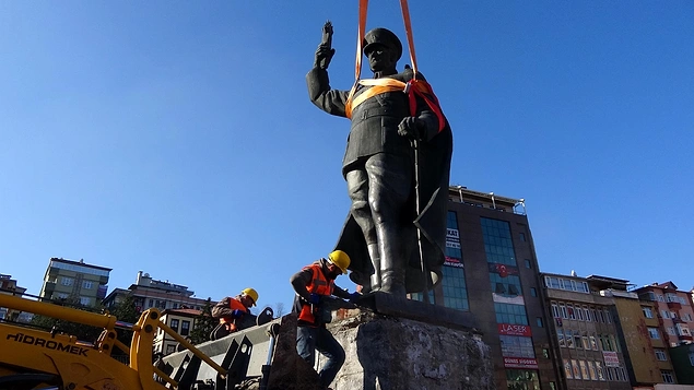 5) 15 Temmuz Meydanı'ndan Kaldırılan Atatürk Heykeli