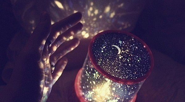 4. "Главное для меня — не переставать удивляться. Перед отходом ко сну я непременно даю себе наказ с утра пораньше обнаружить что-нибудь удивительное"