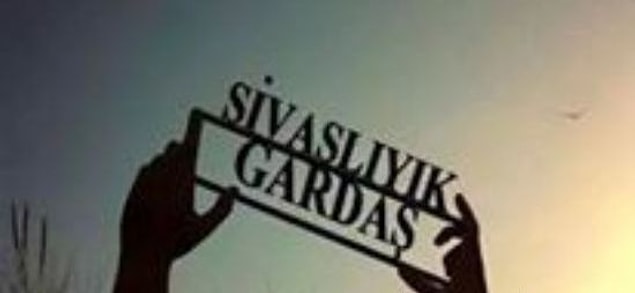 8. En alakasız anlarda dahi nereli olduğumuzu belli eden cümlelerle muhabbeti süslemek! Örneğin: "Sivaslıyııııhhhkkk biz gardaaaaaaaaaş!" Sondaki vurgu oldukça mühimdir.