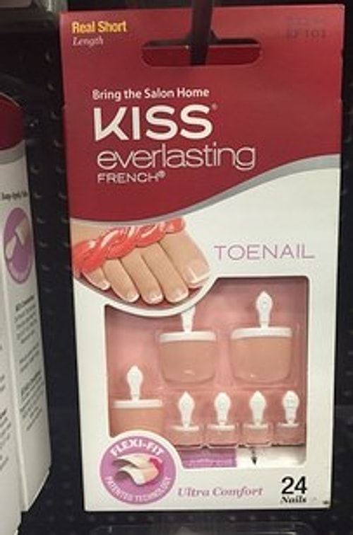 Ama hepsinden kötüsü var ki... Takma ayak tırnakları!