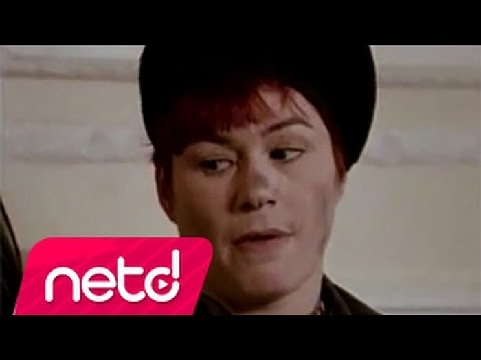 Emel Müftüoğlu - Hovarda Şarkı Sözleri