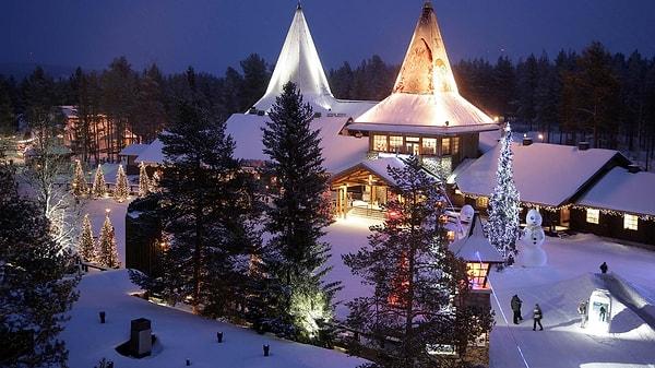 11. Finlandiya'da Noel Baba'nın bir köyü var.