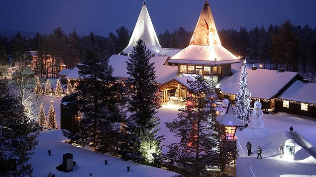 11. Finlandiya'da Noel Baba'nın bir köyü var.