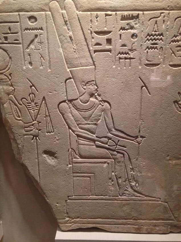 4. The first man to use a selfie stick.