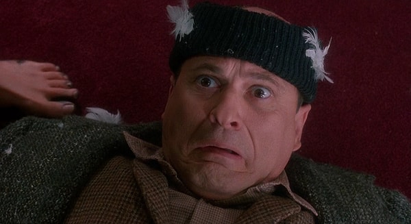 1. Для придания большей реалистичности Джо Пеши хотел, чтобы юный Маколей Калкин (Кевин) по-настоящему боялся его