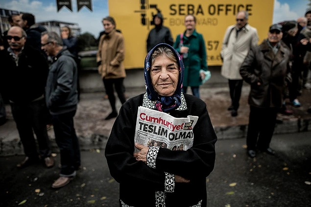 21) Cumhuriyet Gazetesine Operasyon: 'Teslim Olmayız'