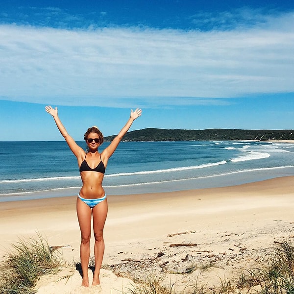 Bu genç kadın aslen Avustralyalı. Yani tahmin edebileceğiniz üzere okyanus kenarından.