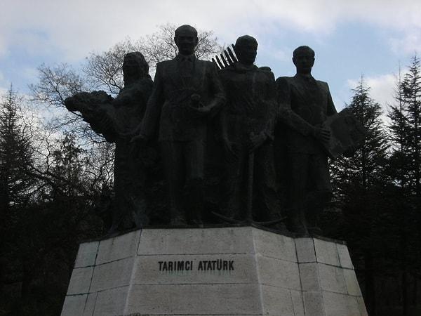 14. Tarımcı Atatürk Heykeli