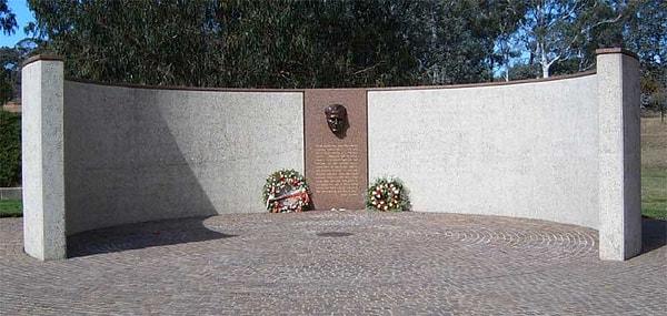 24. Atatürk Anıtı - Avustralya (Canberra)