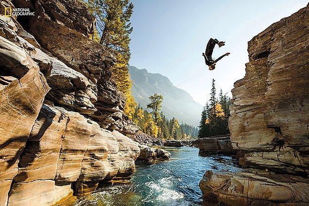 29. Fotoğrafçılık yeteneklerini zirveye taşımak Glacier Milli Parkı'nda mevsimlik bir işe giren Steven Donovan böyle bir dalış gerçekleştiriyor.